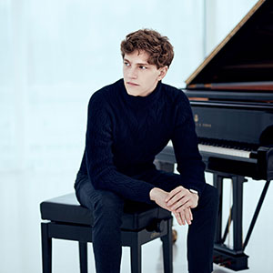 Jan Lisiecki Plays Grieg